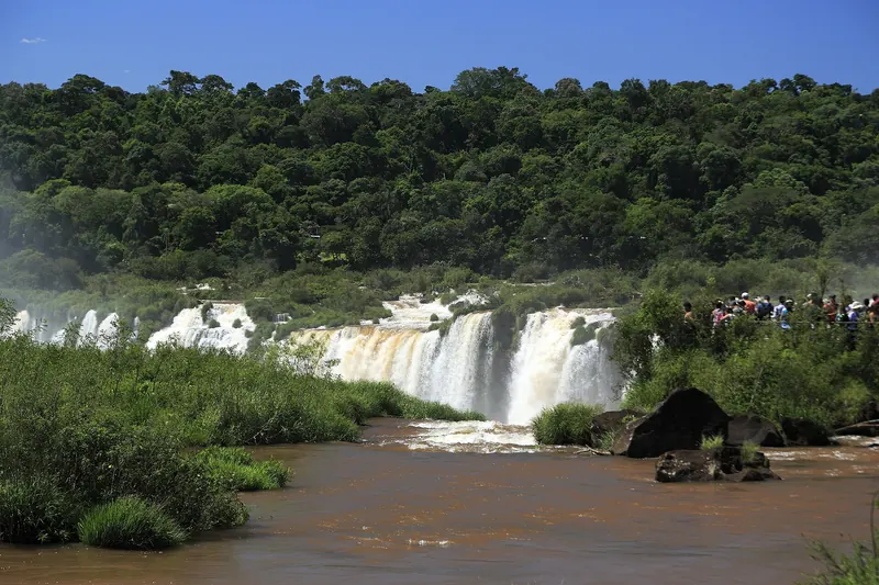 The edge of the Devil's Throat with water pouring into the chasm