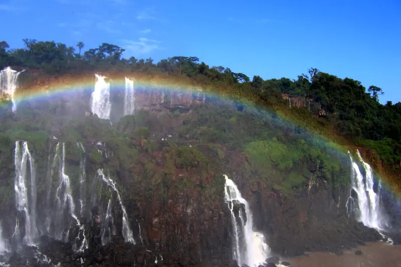 Rainbows in the spray at the Lower Circuit of Iguazú Falls