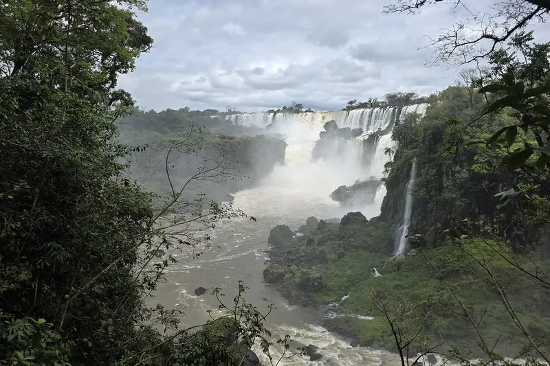 Many cascades of Iguazú Falls seen from the Argentine side, surrounded by rainforest