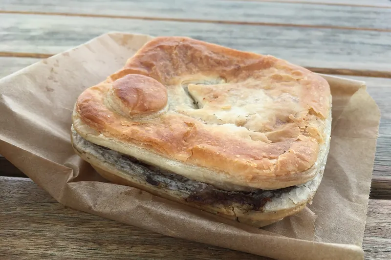 A traditional Australian meat pie on a plate