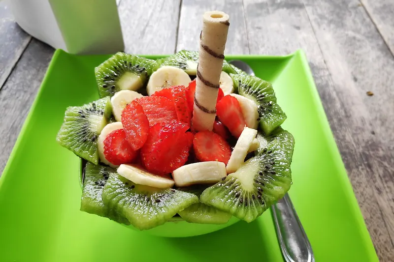 A bowl of açaí with banana, granola and honey