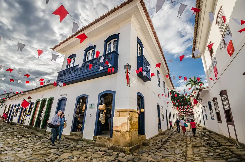 The whitewashed colonial buildings and cobbled streets of the historic centre of Paraty