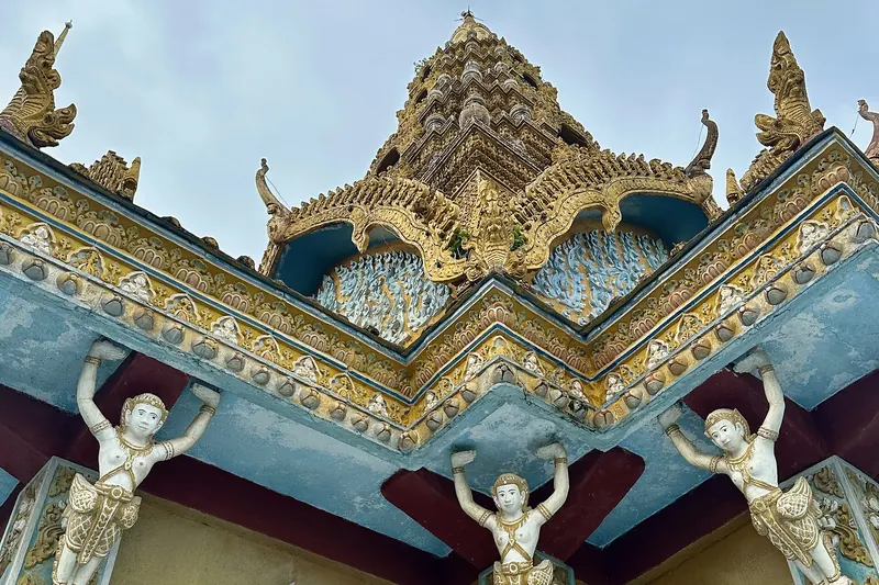 Decorations at Phnom Sampov