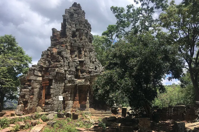Wat Banan hilltop temple