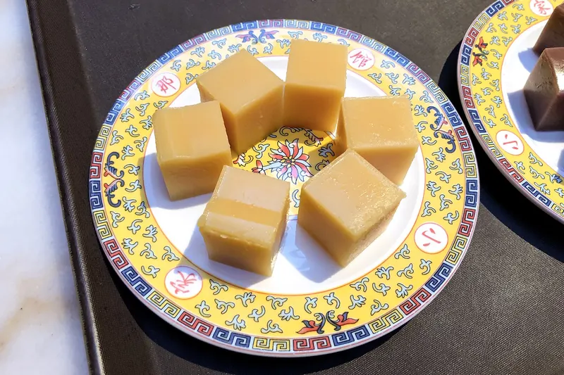 Traditional Beijing pea-flour cakes, a pastry once served to the Qing court