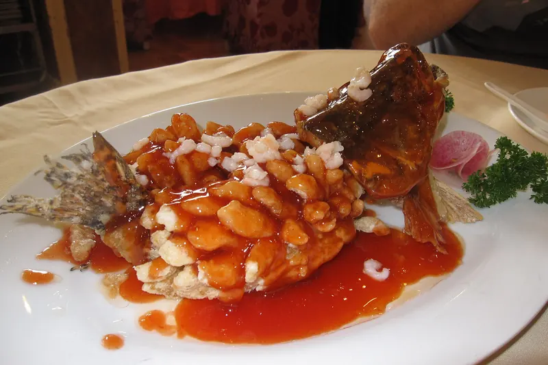 Squirrel-shaped sweet and sour mandarin fish