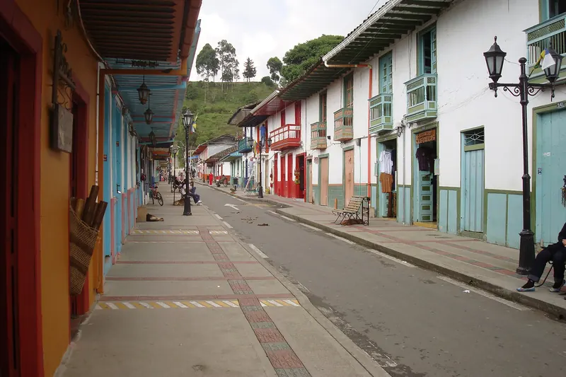 Colourful houses along Calle Real in Salento