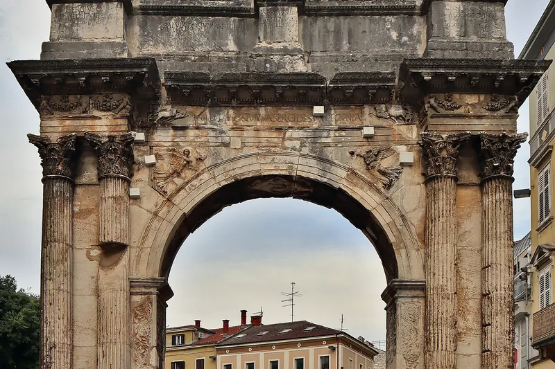 Walking through the Arch of the Sergii in Pula
