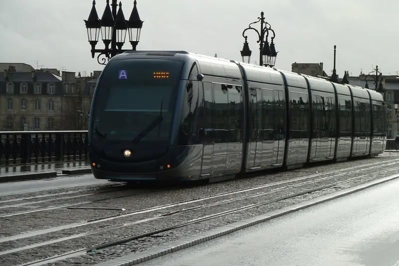 A tram crossing the Pont de Pierre to the Bastide district