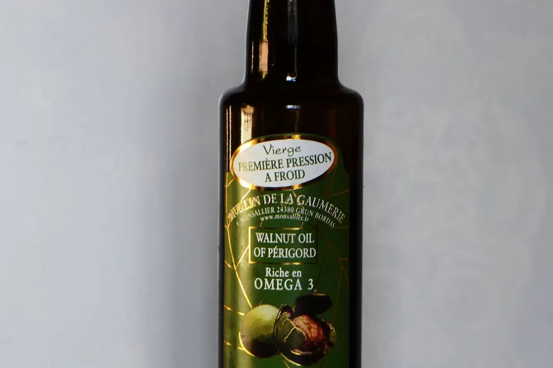 Virgin walnut oil pressed from roasted Périgord walnuts
