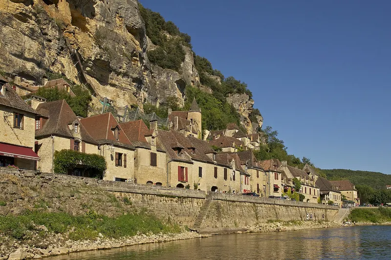 The village of La Roque-Gageac beneath a limestone cliff on the banks of the Dordogne river
