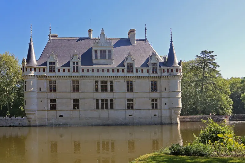 Château d'Azay-le-Rideau reflected in the water of the Indre