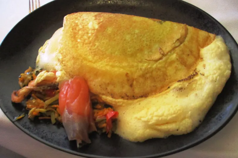 A souffléd Mère Poulard omelette served on a plate