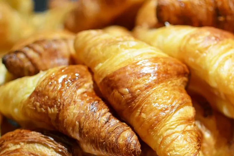 Fresh croissants au beurre