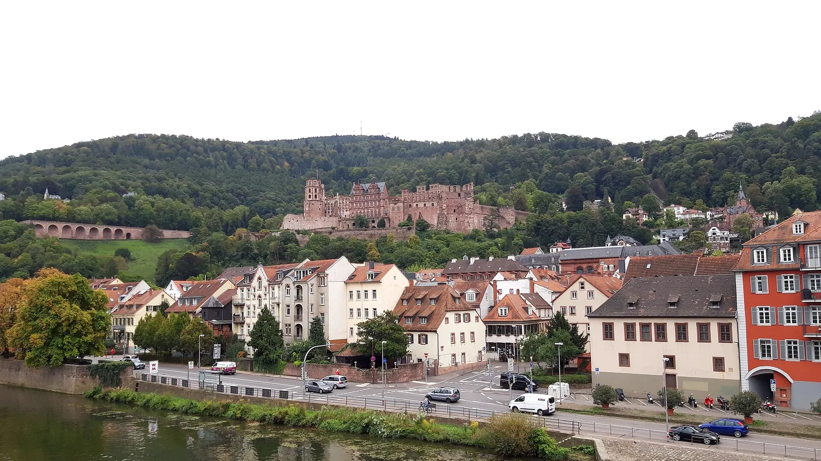 Heidelberg Castle above the old town, seen from the Alte Brücke