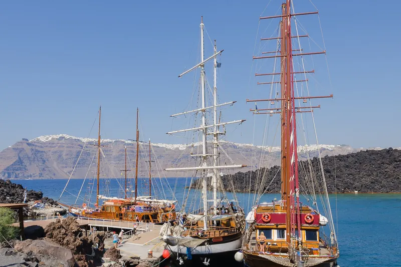Tour boats at the volcanic island of Nea Kameni