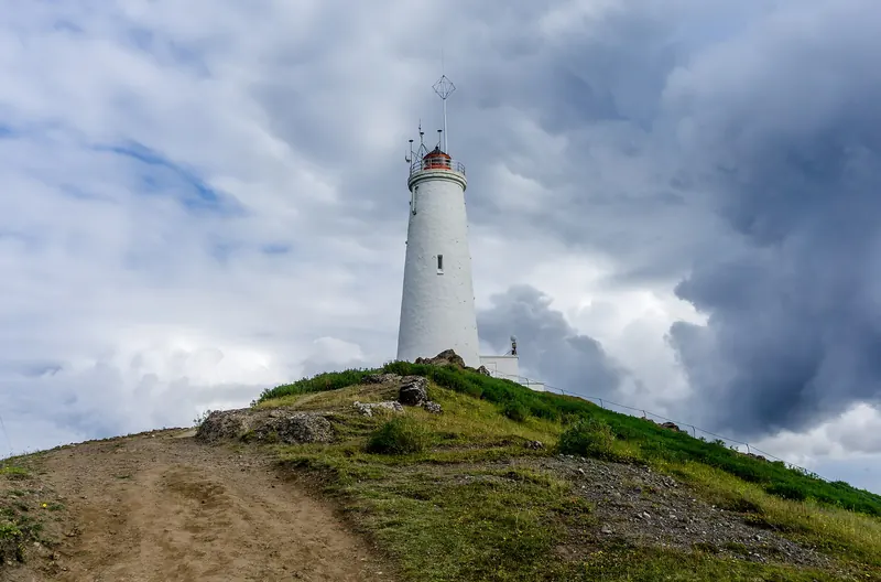 The Reykjanesvegur hiking trail near Reykjanesviti lighthouse