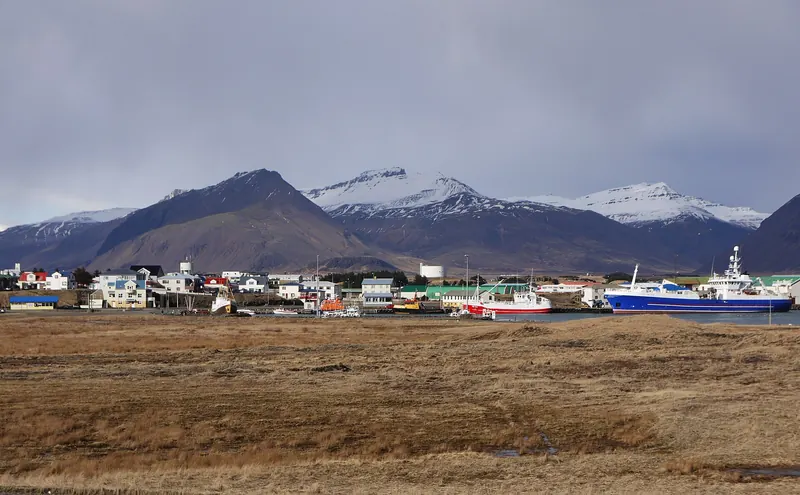 The harbour town of Höfn with mountains behind