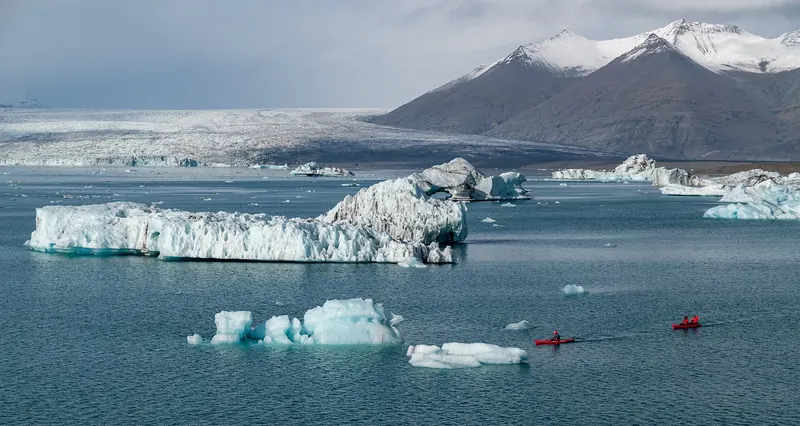 A boat tour among the icebergs at Jökulsárlón lagoon