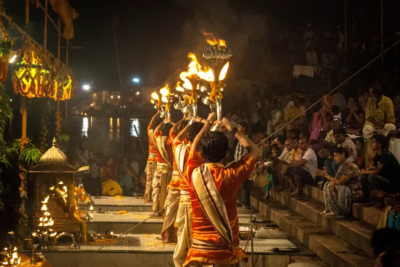 Priests performing the evening Ganga aarti fire ceremony at Dashashwamedh Ghat