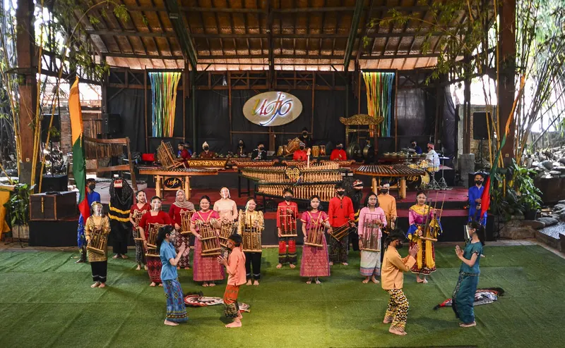 A traditional angklung bamboo music performance at Saung Angklung Udjo