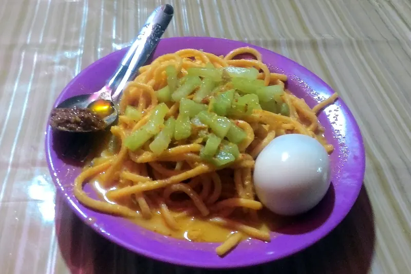 Mie gomak, thick Batak-style noodles