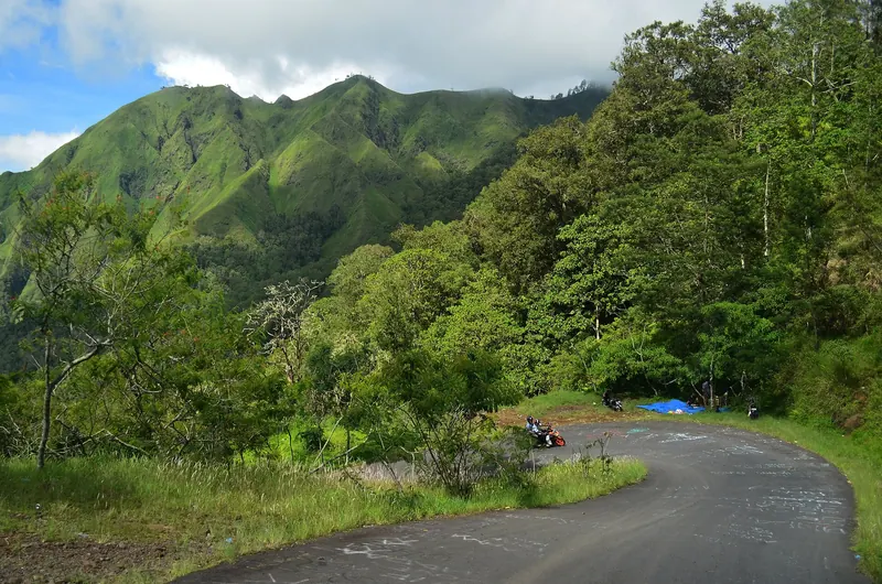 The trekking trail toward Mount Rinjani's summit