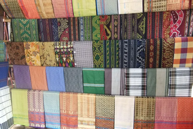 Traditional ikat weaving demonstrated at Sade village