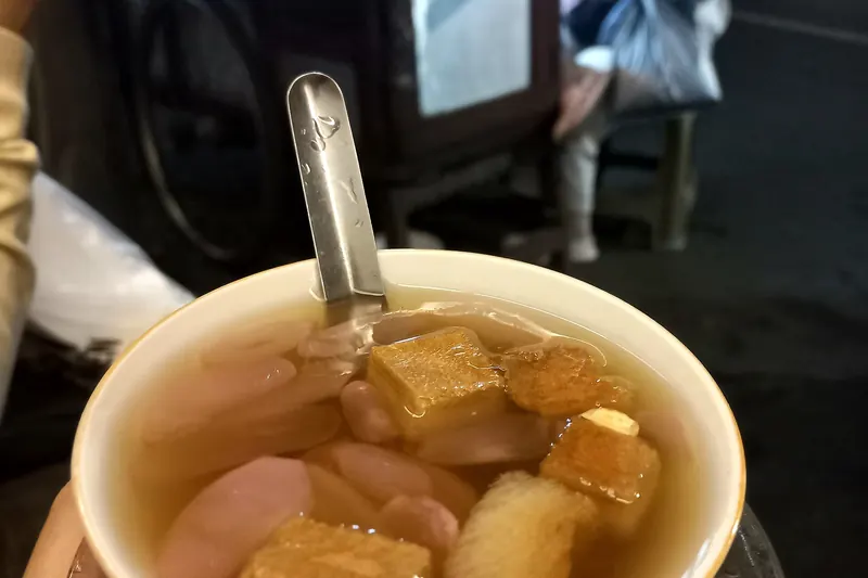 A warm ginger drink, popular in the cool mountain air around Bromo