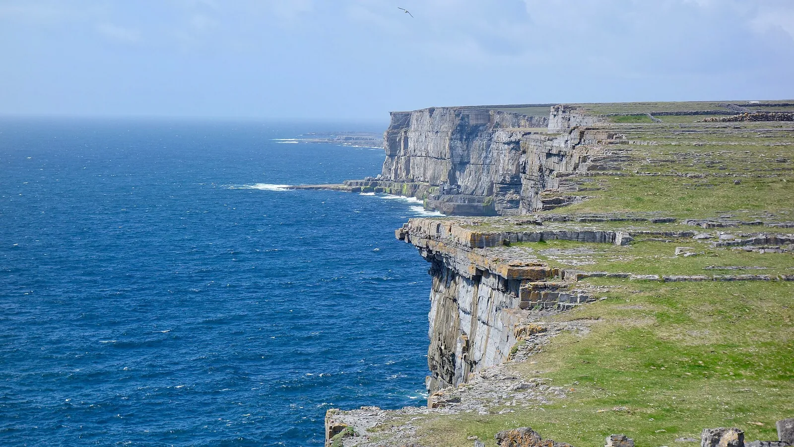The cliffs at Dún Aengus, an Iron Age fort on Inis Mór