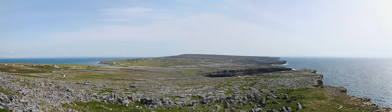 A quiet road crossing the centre of Inis Mór