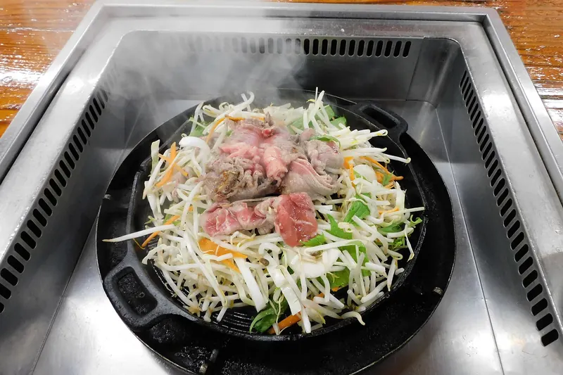 Jingisukan, lamb grilled on a domed skillet
