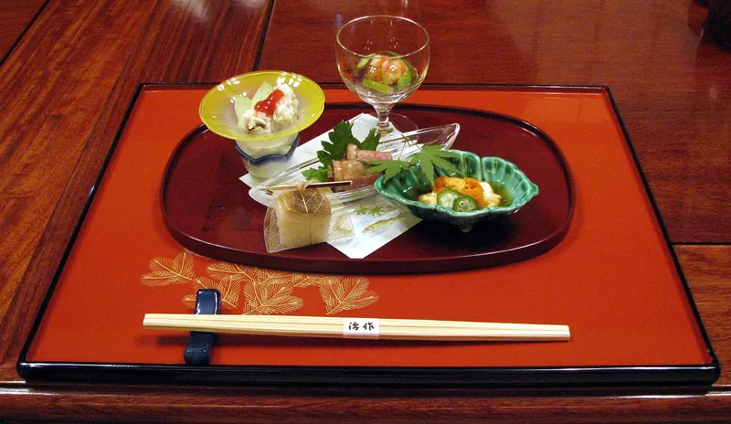 A course from a traditional kaiseki meal