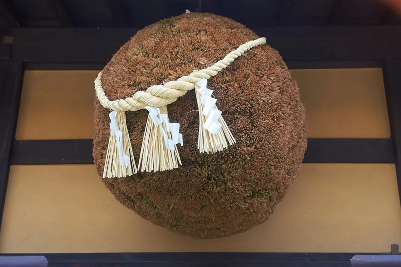 A cedar-ball sugidama hanging outside a Takayama sake brewery