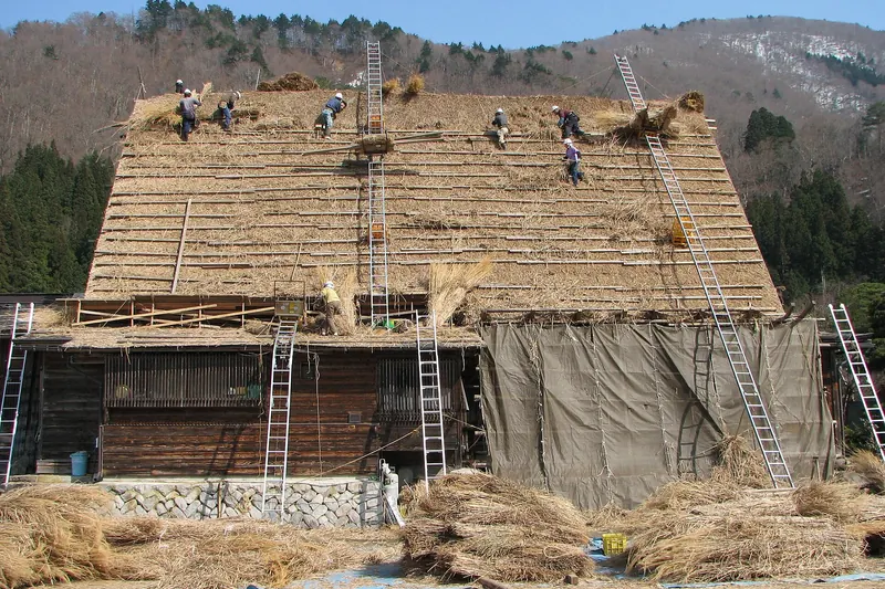 A gassho-zukuri farmhouse that takes overnight guests in Shirakawa-go