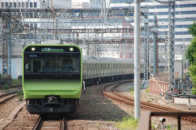 A Yamanote line train at Tokyo Station
