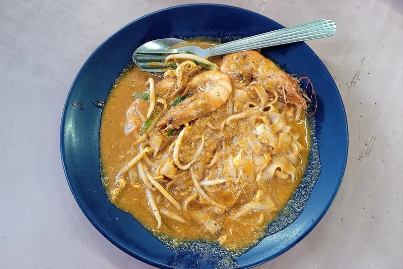 Char kway teow, stir-fried flat rice noodles