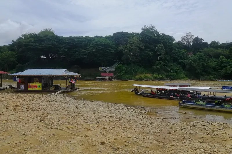 Kuala Tahan village at the entrance to Taman Negara