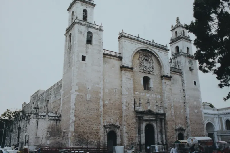 The 16th-century cathedral of Mérida on the Plaza Grande