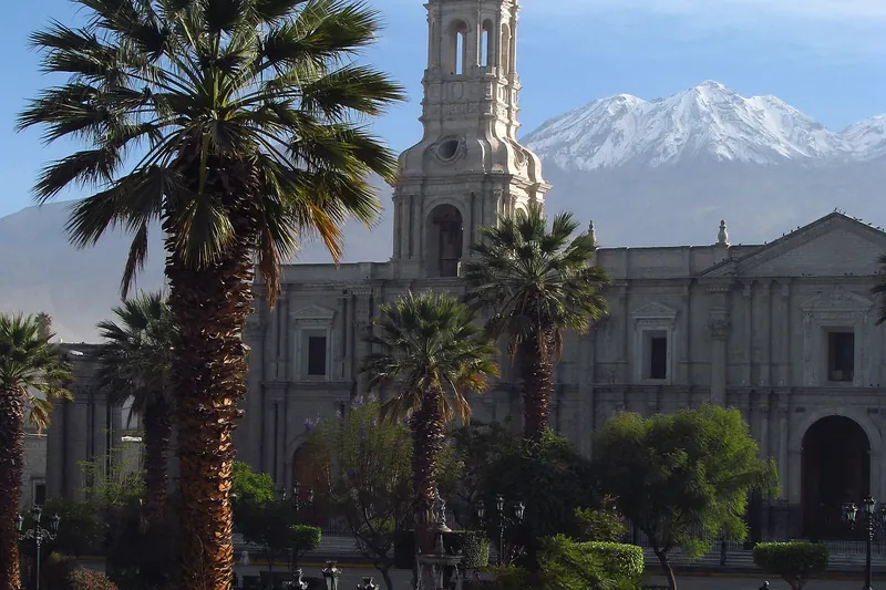 The Plaza de Armas in Arequipa, built from white volcanic stone
