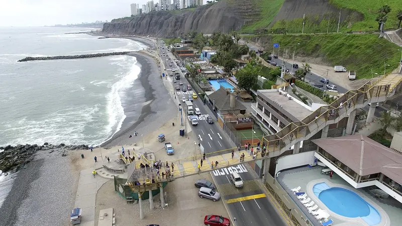 The Malecón cliff-top path in Miraflores