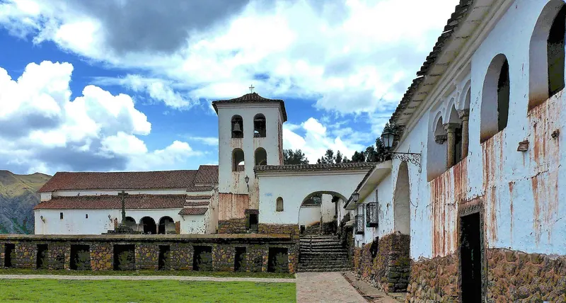 The archaeological site and plaza at Chinchero