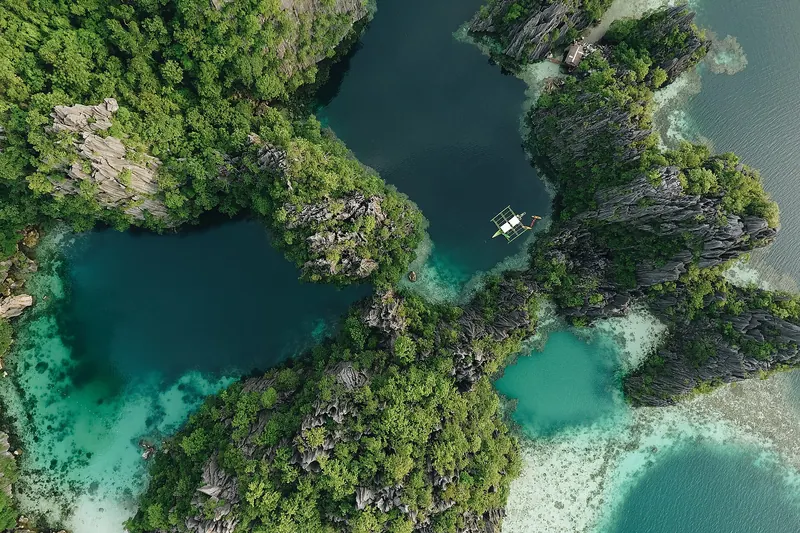 Twin Lagoon in Coron with limestone cliffs