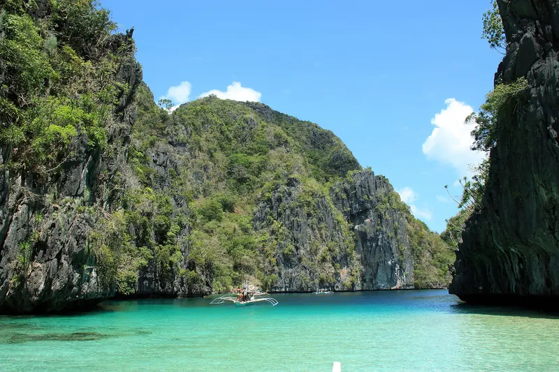 Kayaks on the emerald Big Lagoon surrounded by limestone cliffs