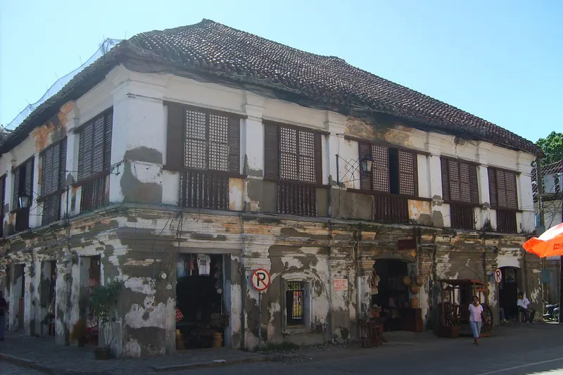 The cobbled Calle Crisologo in Vigan lined with colonial houses