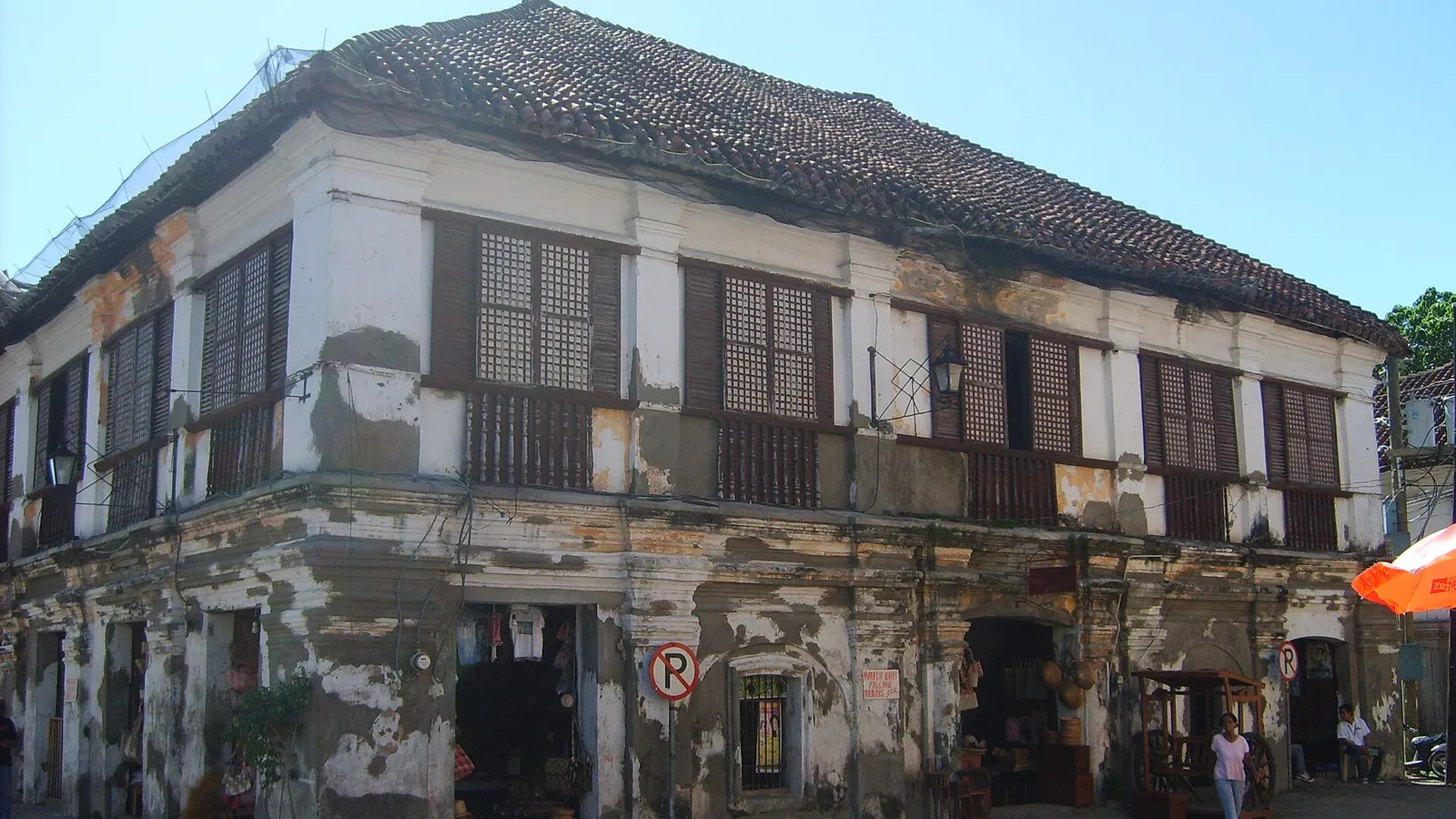 The cobbled Calle Crisologo in Vigan lined with colonial houses