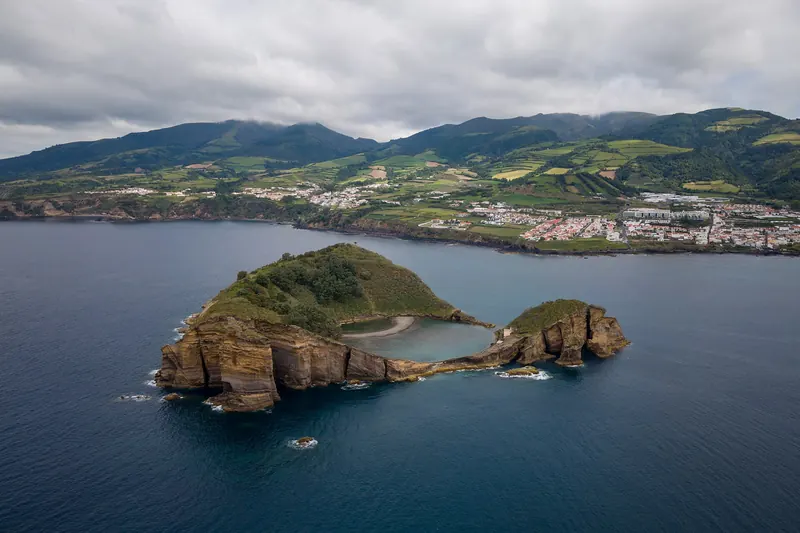 The circular Ilhéu de Vila Franca do Campo, a flooded volcanic crater just offshore from São Miguel