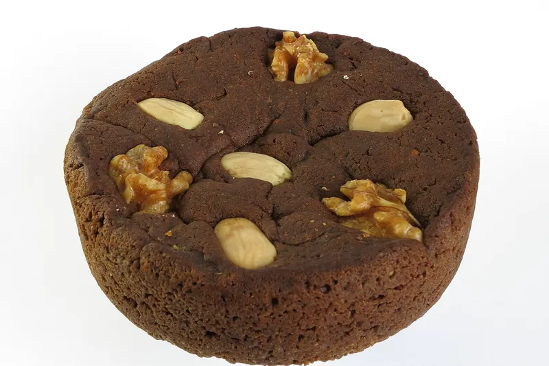 Bolo de mel, Madeira's dense, dark spiced cake