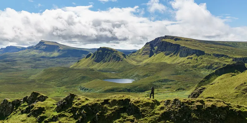 Hikers on the Quiraing ridge trail