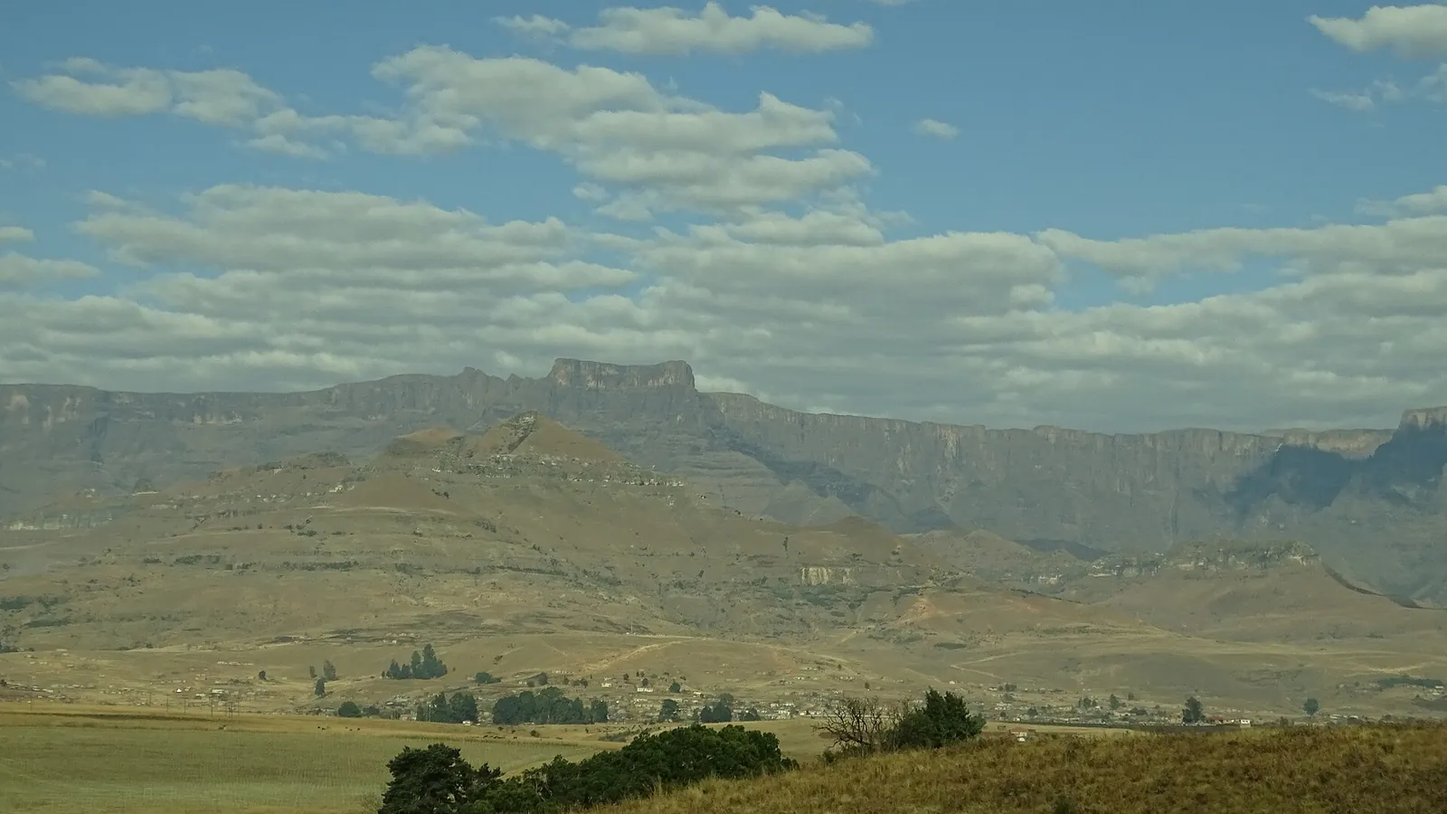 The Amphitheatre, a huge curving rock wall in the Drakensberg mountains